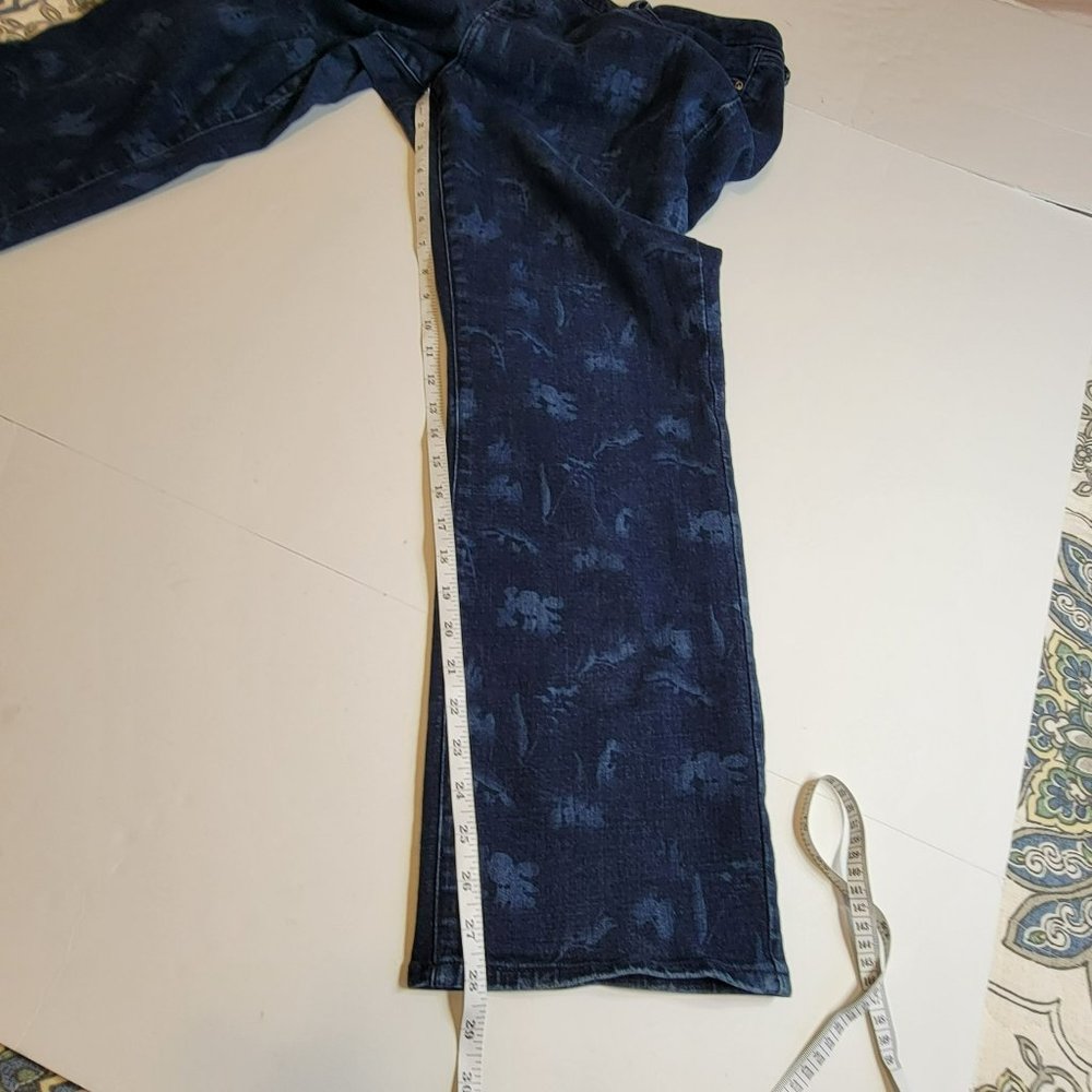 NYDJ Jeans, Women 18P, Denim w/Abstract Leaf Print, LiftxTuck Tech, Straight,EUC - Picture 12 of 14